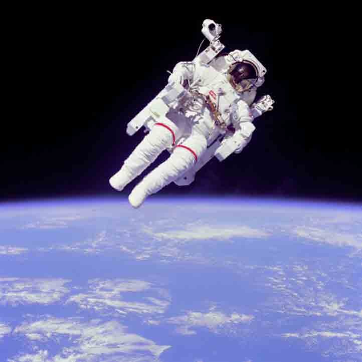astronaute-dans-l-espace-1.jpg